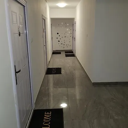 Mylos Court Apartment *
