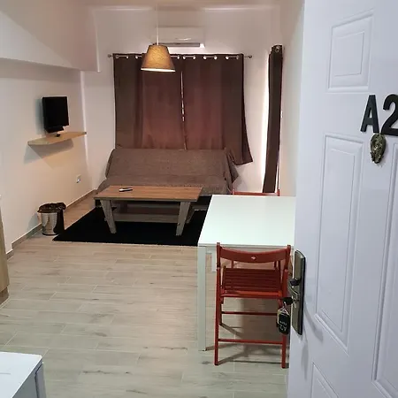Mylos Court Apartment *