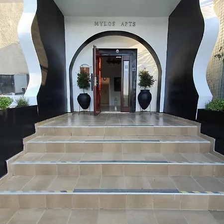 Mylos Court Apartment *