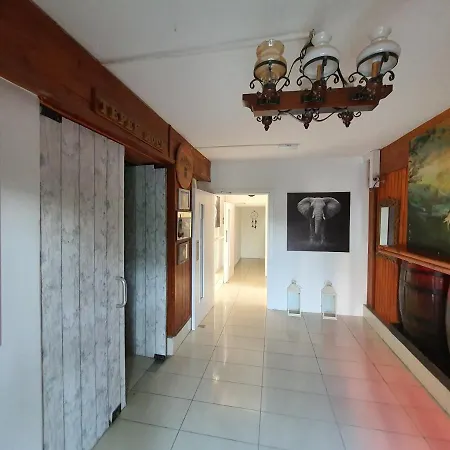 Mylos Court Apartment *