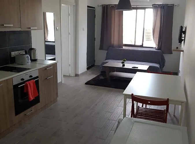 Lägenhet Mylos Court